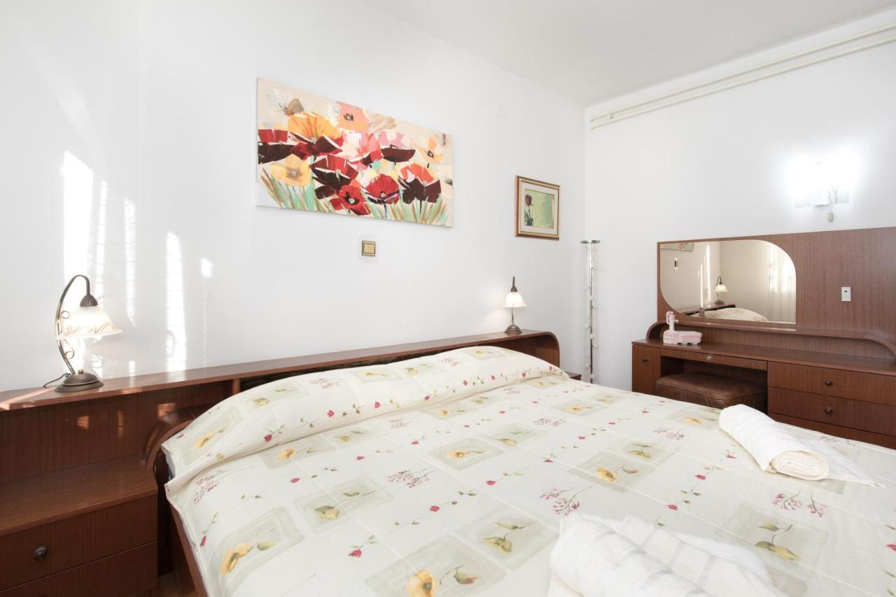 Apartmani Paradiso Krk Town Luaran gambar