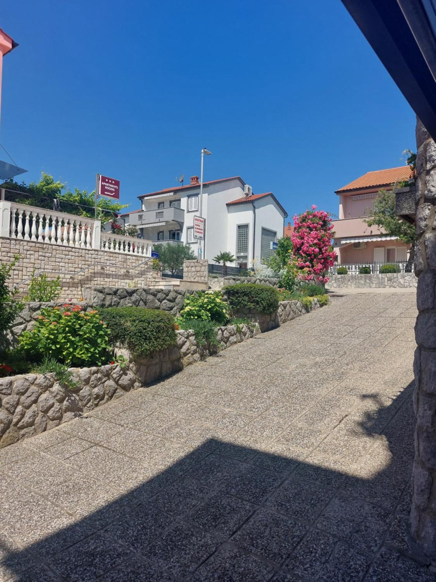 Apartmani Paradiso Krk Town Luaran gambar
